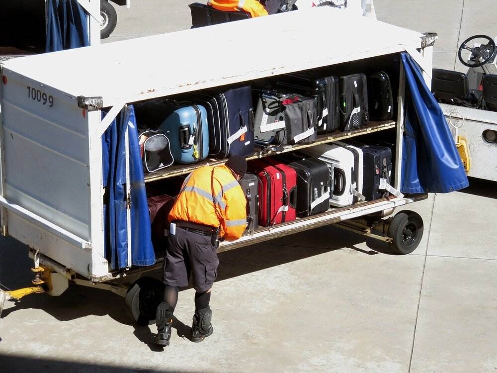 What to do with your lost luggage in an airport?
